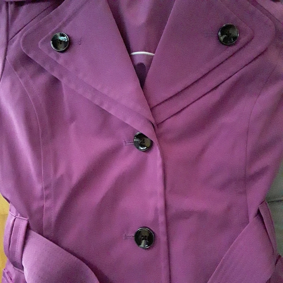 Women's Petite Single-breasted Hooded Trench Coat With Waist Belt - Picture 3 of 4